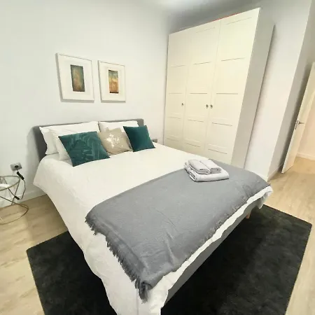 Barcelona Chic Apartments- Free Parking - 10 Min From Bcn City Centre By Metro Exterior photo