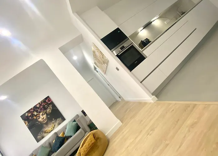 Barcelona Chic Apartments- Free Parking - 10 Min From Bcn City Centre By Metro